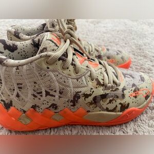 Men’s size 7 basketball shoes